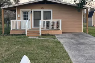 102 Magnolia St, Lake Jackson, TX 77566 - Photo 2