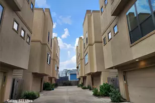 1105 W 21st St, Houston, TX 77008 - Photo 2