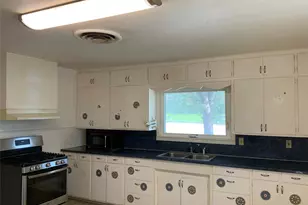 408 S Grimes St, Giddings, TX 78942 - Photo 18