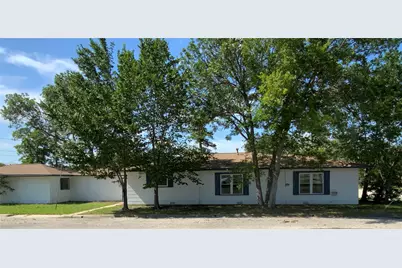 408 S Grimes Street, Giddings, TX 78942 - Photo 2