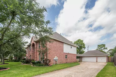 312 Falcon Lake Drive, Friendswood, TX 77546 - Photo 2