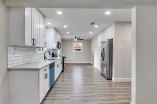 301 N Pecan Dr, Texas City, TX 77591 - Photo 12