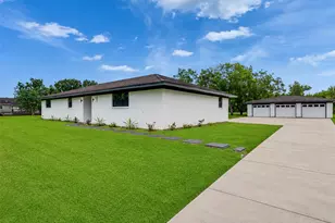 301 N Pecan Dr, Texas City, TX 77591 - Photo 2