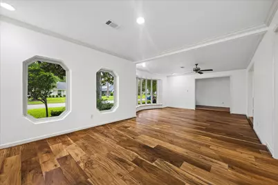 10607 Riverview Drive, Houston, TX 77042 - Photo 16
