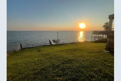 2646 Bay Oaks Harbor Drive, Baytown, TX 77523 - Photo 6