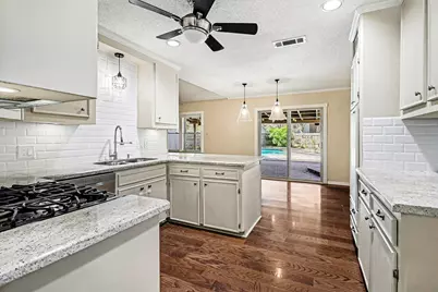 915 Merriman Court Court, Friendswood, TX 77546 - Photo 8