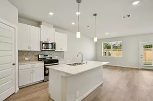 629 Sand Dollar Dr, Kemah, TX 77565 - Photo 1