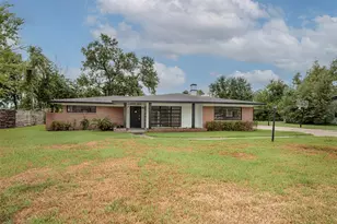 124 Lazy Ln, Baytown, TX 77520 - Photo 1