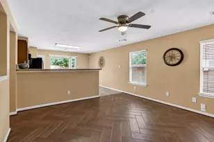 919 Staffordale Manor Ln, Houston, TX 77047 - Photo 8