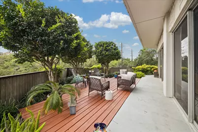5050 Woodway Drive #2F, Houston, TX 77056 - Photo 1