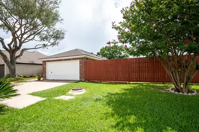 4705 Meadowood Drive, Baytown, TX 77521 - Photo 4