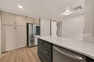 94 Sugar Berry Cir, Houston, TX 77024 - Photo 16
