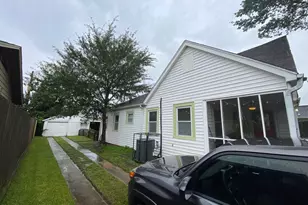 1005 Dorothy St, Houston, TX 77008 - Photo 2
