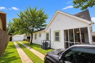 1005 Dorothy St, Houston, TX 77008 - Photo 2