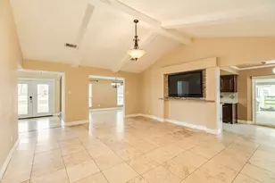 400 Pecan Estates Rd, Angleton, TX 77515 - Photo 6