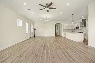 3633 E Meadow Ln, Dickinson, TX 77539 - Photo 18