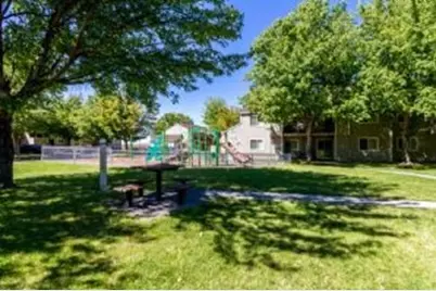 1335 SW 2nd St, Other, OR 97801 - Photo 2