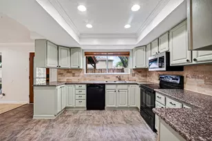 16419 Barcelona Dr, Friendswood, TX 77546 - Photo 8