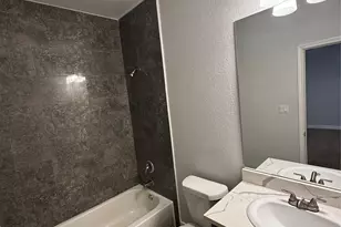 8205 Oak Knoll Ln, Houston, TX 77028 - Photo 12