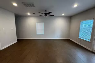 8205 Oak Knoll Ln, Houston, TX 77028 - Photo 4