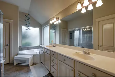 74 W Tapestry Park Circle, The Woodlands, TX 77381 - Photo 20