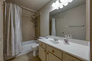 74 W Tapestry Park Cir, The Woodlands, TX 77381 - Photo 28