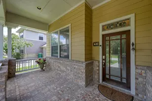74 W Tapestry Park Cir, The Woodlands, TX 77381 - Photo 2