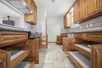 10423 Alcott Drive, Houston, TX 77043 - Photo 6