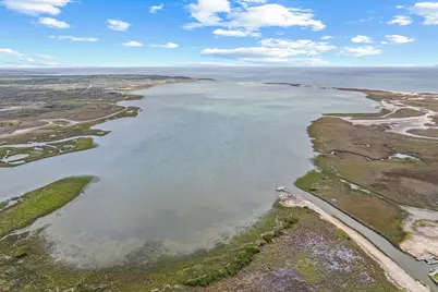 809 W Taylor Avenue, Port O'Connor, TX 77982 - Photo 36