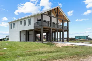 809 W Taylor Ave, Port O'Connor, TX 77982 - Photo 2