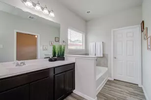 13309 Myrtle Meadows Ln, Houston, TX 77048 - Photo 18