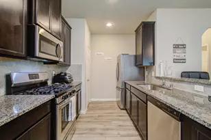 13309 Myrtle Meadows Ln, Houston, TX 77048 - Photo 10
