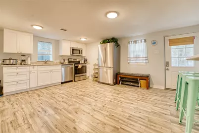 1917 Avenue M 1/2, Galveston, TX 77550 - Photo 4