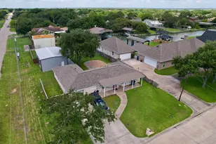 3601 17th St N, Texas City, TX 77590 - Photo 2