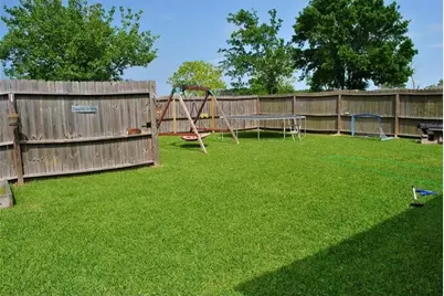 2802 Kentucky Avenue, League City, TX 77573 - Photo 2