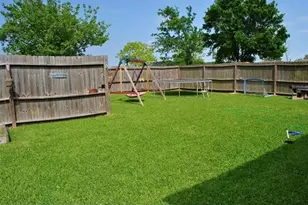 2802 Kentucky Ave, League City, TX 77573 - Photo 2