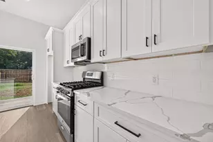 8110 Carver Rd, Houston, TX 77088 - Photo 8
