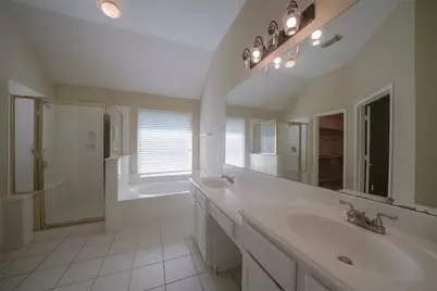 39 Belcarra Place, The Woodlands, TX 77382 - Photo 16