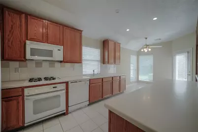 39 Belcarra Place, The Woodlands, TX 77382 - Photo 12
