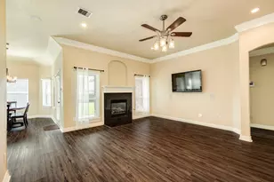 264 Lasso St, Angleton, TX 77515 - Photo 6