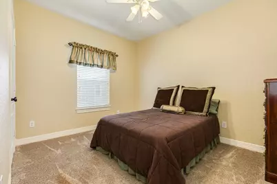 264 Lasso Street, Angleton, TX 77515 - Photo 20
