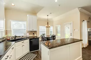 264 Lasso St, Angleton, TX 77515 - Photo 12