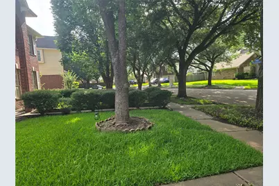 215 Birch Hill Drive, Sugar Land, TX 77479 - Photo 2
