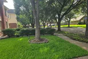 215 Birch Hill Dr, Sugar Land, TX 77479 - Photo 2