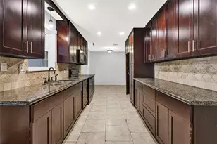 8810 Reamer St, Houston, TX 77074 - Photo 10