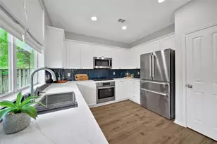 35 S Apple Springs Cir, The Woodlands, TX 77382 - Photo 6