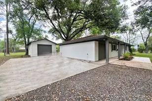701 Cannan Dr, Angleton, TX 77515 - Photo 2