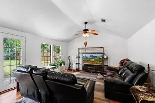137 Shady Ln, West Columbia, TX 77486 - Photo 6