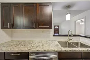 839 Wax Myrtle Ln, Houston, TX 77079 - Photo 8