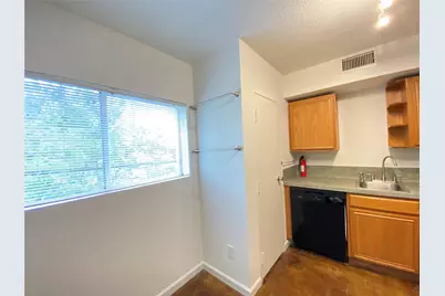 1112 Lawrence Street #13, Houston, TX 77008 - Photo 8